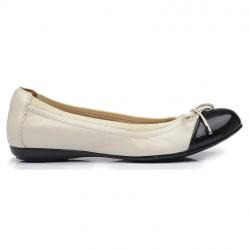 284-0123 - SAPATILHA OFF WHITE COM BIQUEIRA VERNIZ PRETO